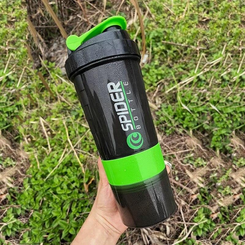 Bouteille shaker à couches